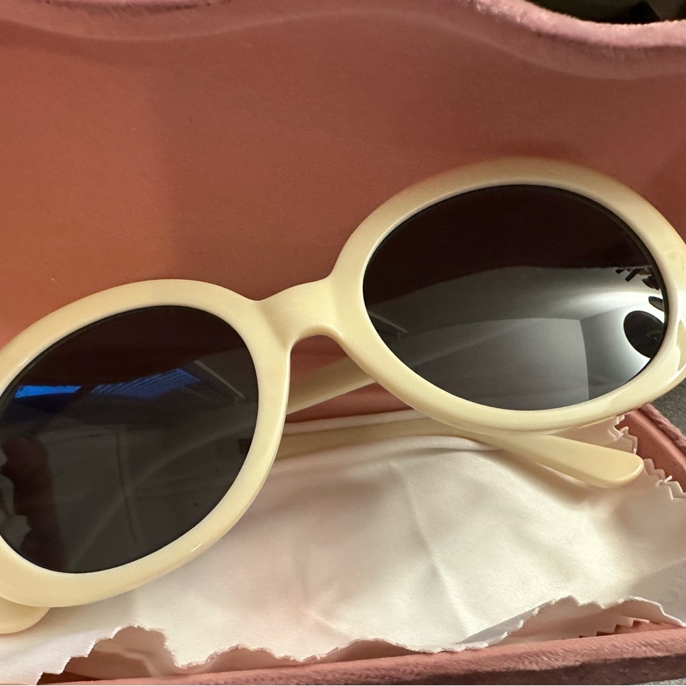 sunglass - Picture 2 of 2